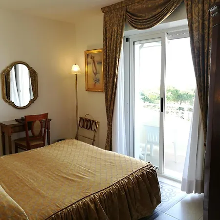 Miramare Hotell 4*