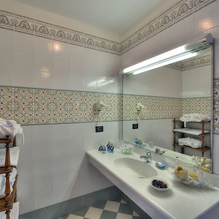 Miramare מלון 4*